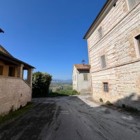 Mezzanotte, Pergola Le Marche